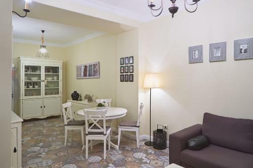 Baratero City Corner Apartments