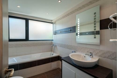 Villa Luxury House On Buzhaka