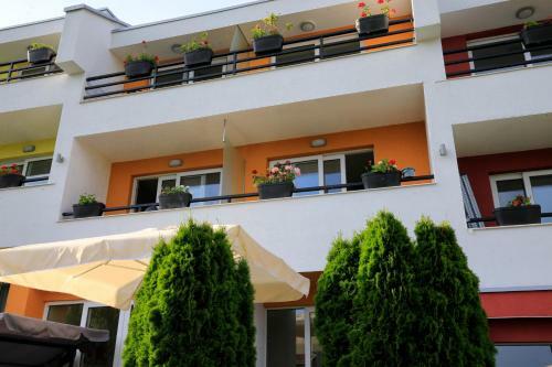Hotel Rainbow Houses
