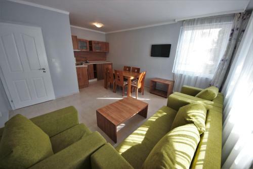 Menada Azzuro Apartments