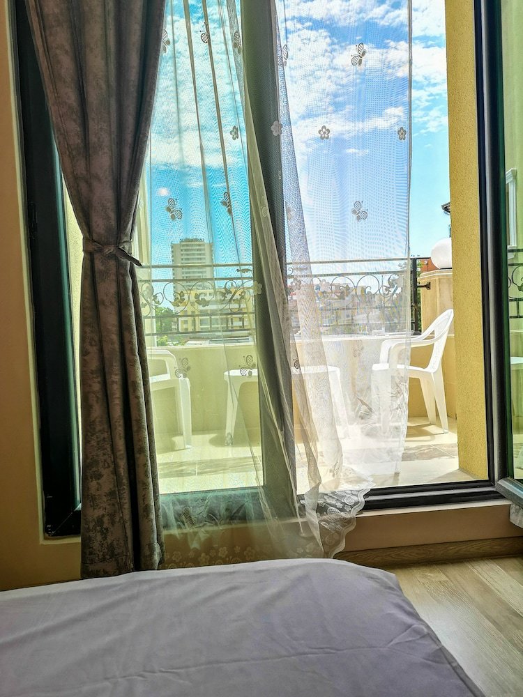 Empera Hotel