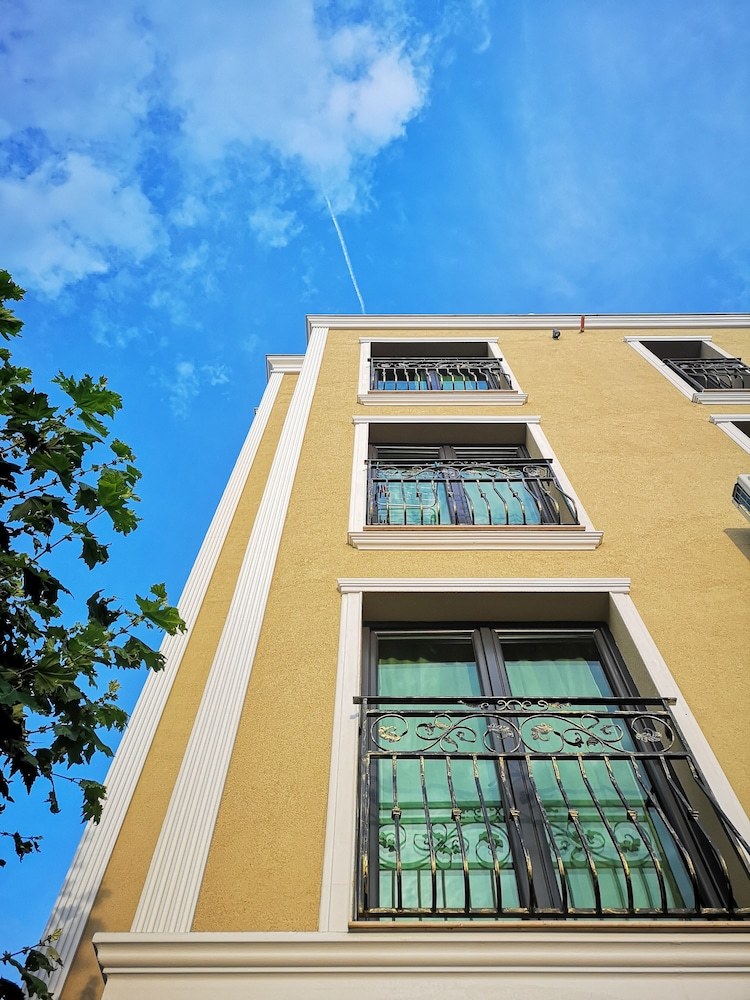 Empera Hotel