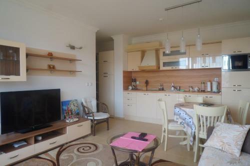 Dom-el Real Apartments In Sirena Complex