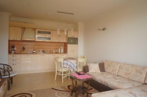 Dom-el Real Apartments In Sirena Complex