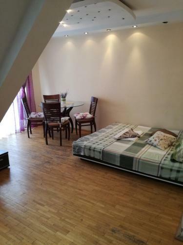 Lider Apartment Pop Hariton