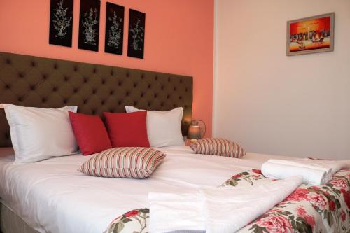 Sea Port Celebrity Apartment - Lets4holiday