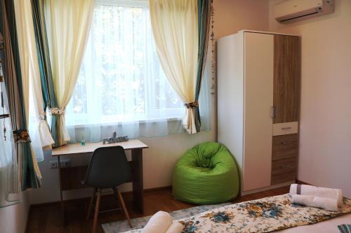 Sea Port Celebrity Apartment - Lets4holiday