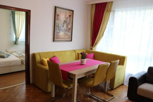 Sea Port Celebrity Apartment - Lets4holiday