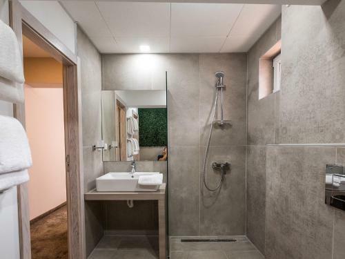 Hotel Caro Apartments & Rooms