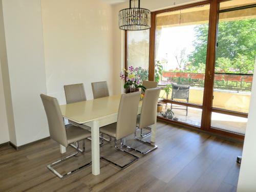 Sea Garden Lux Apartment