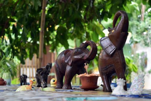 Lodge Blue Indigo Yoga Retreat