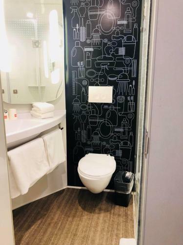 Ibis Chengdu East Railway Station Hotel
