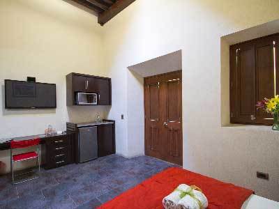 Monteleon Hotel And Suites