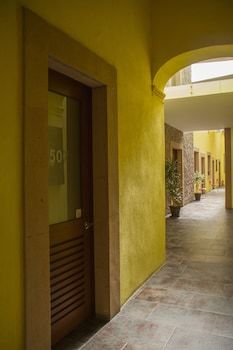 Monteleon Hotel And Suites