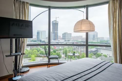 Hostal Timeless Series 2/ Guesthouse With Curved Panoramic Floor-to-ceiling Window