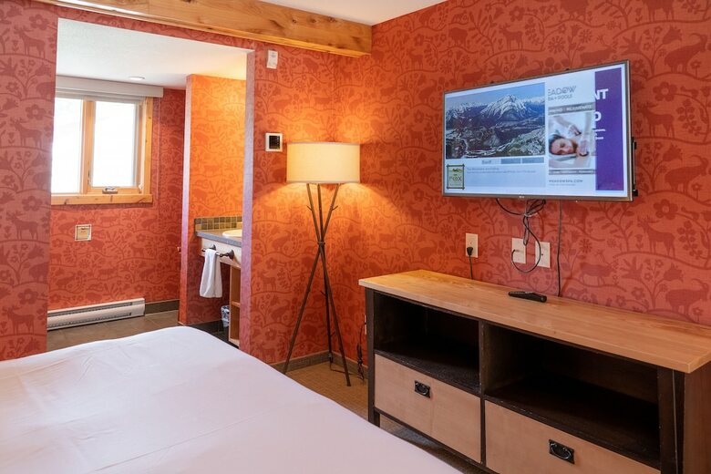 Fox Hotel And Suites