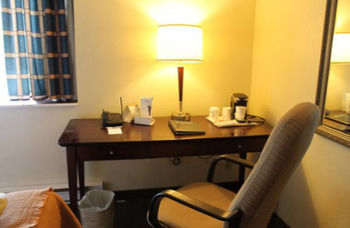 Hotel Travelodge Ottawa East
