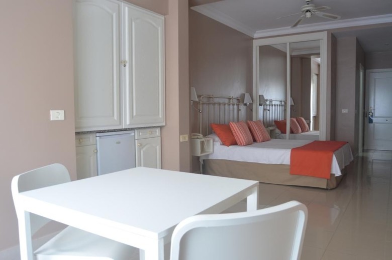 Hotel Rf Astoria - S�lo Adultos