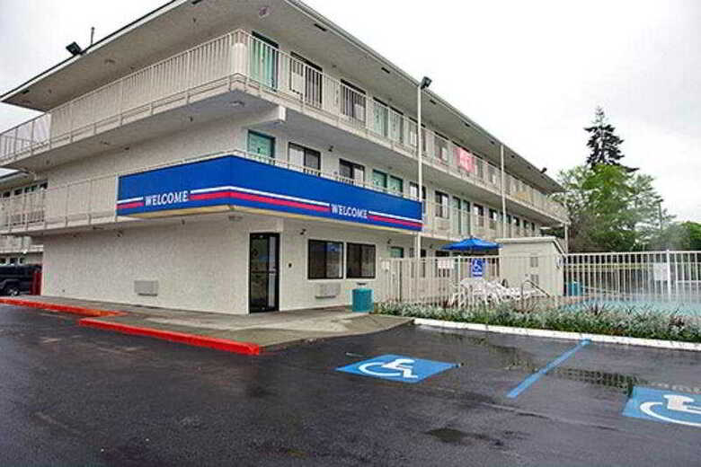 Hotel Motel 6 North Kirkland