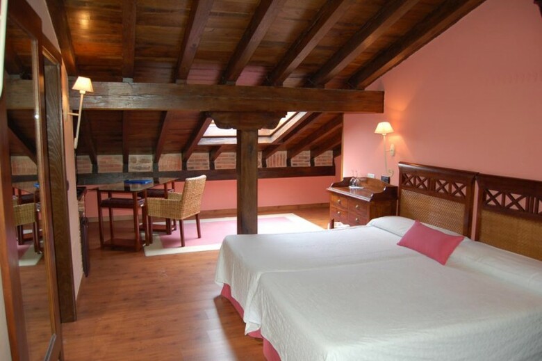Hotel La Casona De Revolgo