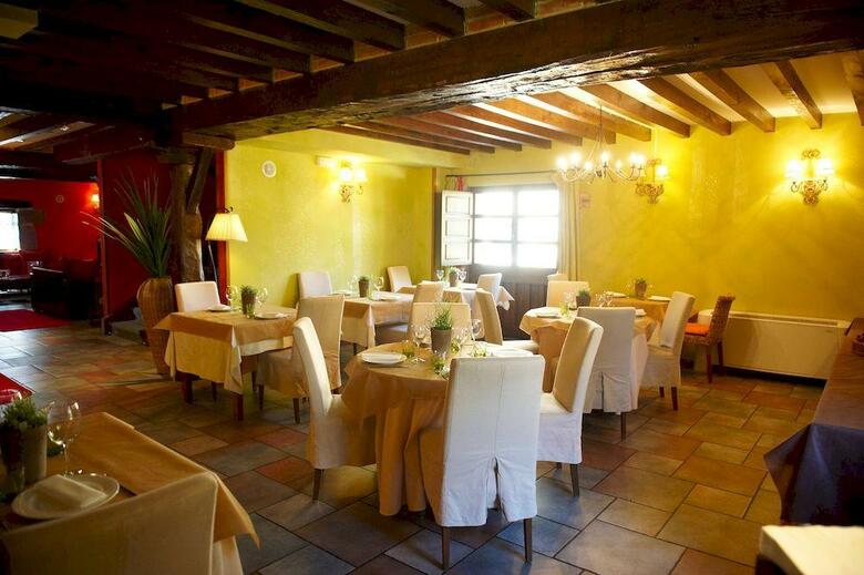 Hotel La Casona De Revolgo