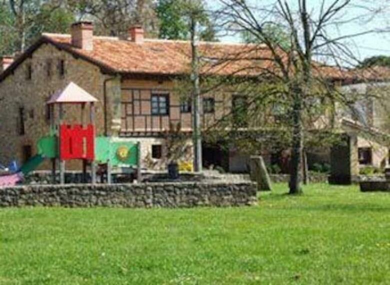 Hotel La Casona De Revolgo
