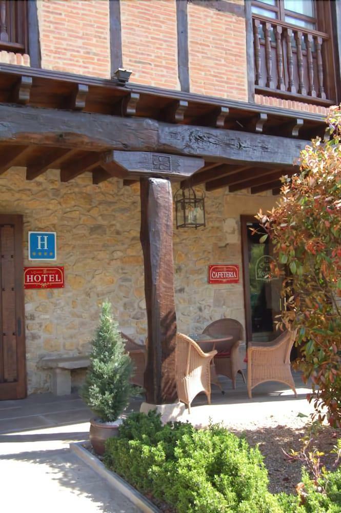 Hotel La Casona De Revolgo