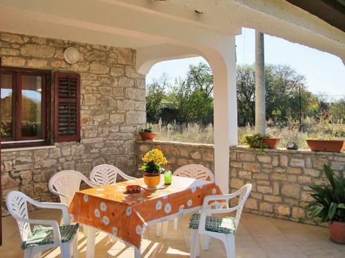 Holiday Home Haus Darija (voj500)