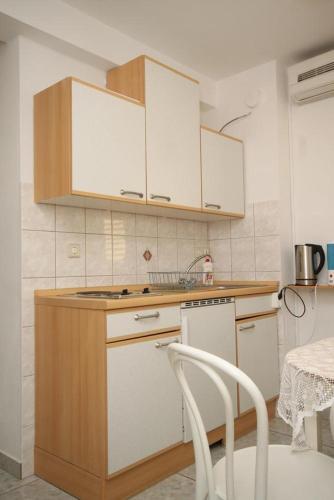Hostal Double Room Baska Voda 6704a