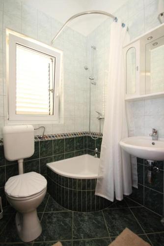 Hostal Double Room Baska Voda 6704a