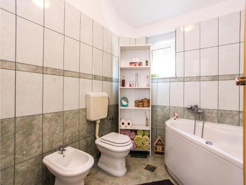 Four-bedroom Holiday Home In Bibinje