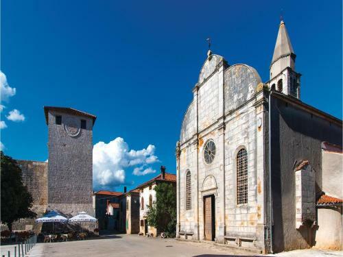 Six-bedroom Holiday Home In Cabrunici