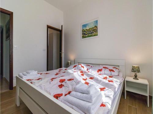 Six-bedroom Holiday Home In Cabrunici
