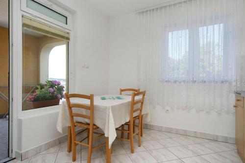 Apartments With A Parking Space Crikvenica - 5532