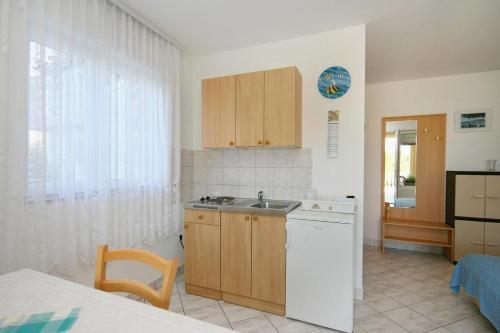 Apartments With A Parking Space Crikvenica - 5532