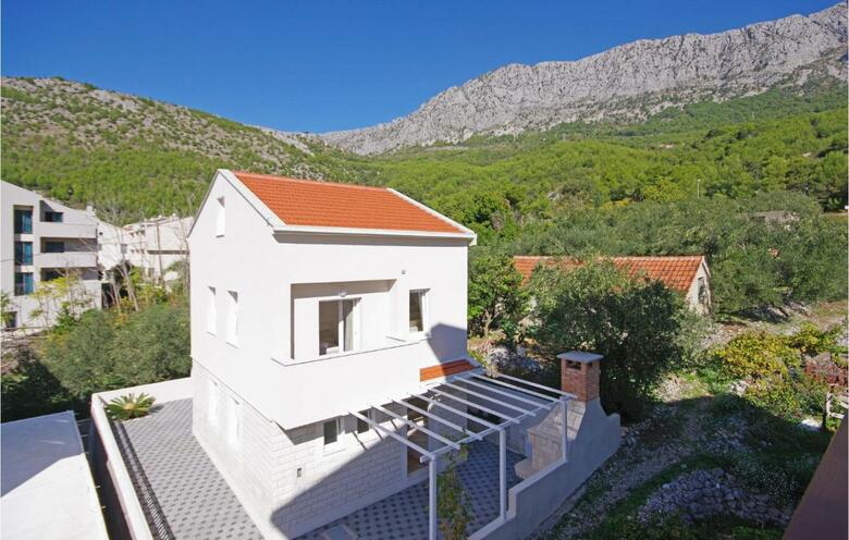 Three-bedroom Holiday Home In Drvenik