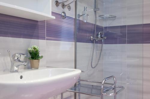 Apartment Chermesinus A57