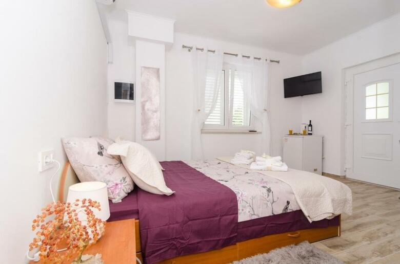 Hostal Apartment & Room Lady O