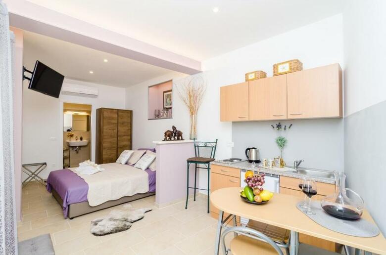 Hostal Apartment & Room Lady O