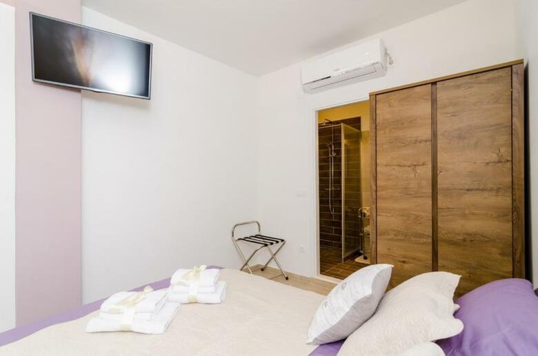 Hostal Apartment & Room Lady O