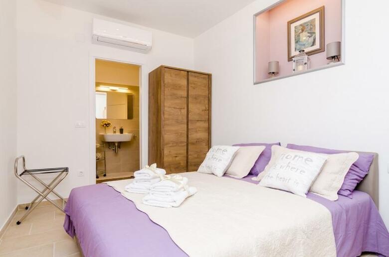 Hostal Apartment & Room Lady O