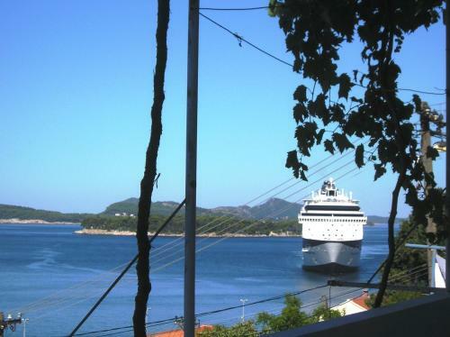 Hostal Mare Rooms For Rent