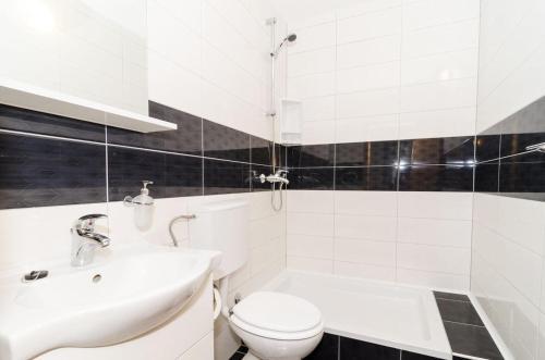 Apartments And Rooms With Wifi Dubrovnik - 11145