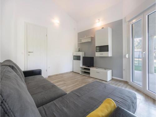 Three-bedroom Holiday Home In Fazana