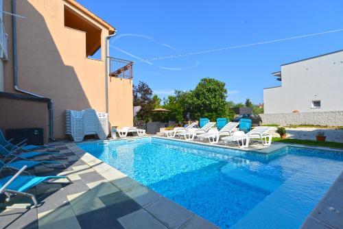 Apartments Vili 351