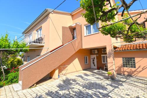 Apartments Vili 351