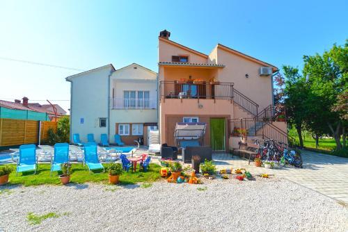Apartments Vili 351