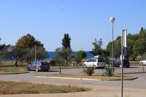 Apartments With A Parking Space Fazana - 7205