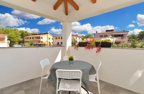 Apartments Stana 1020