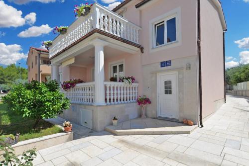 Apartments Stana 1020